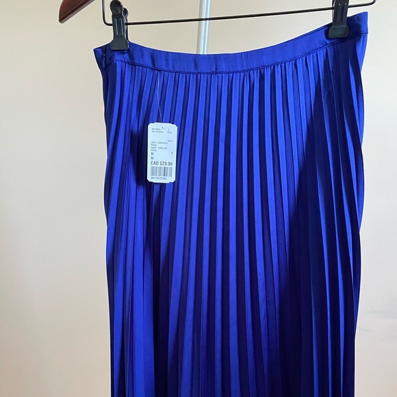 Pleated skirt - Picture 2 of 2